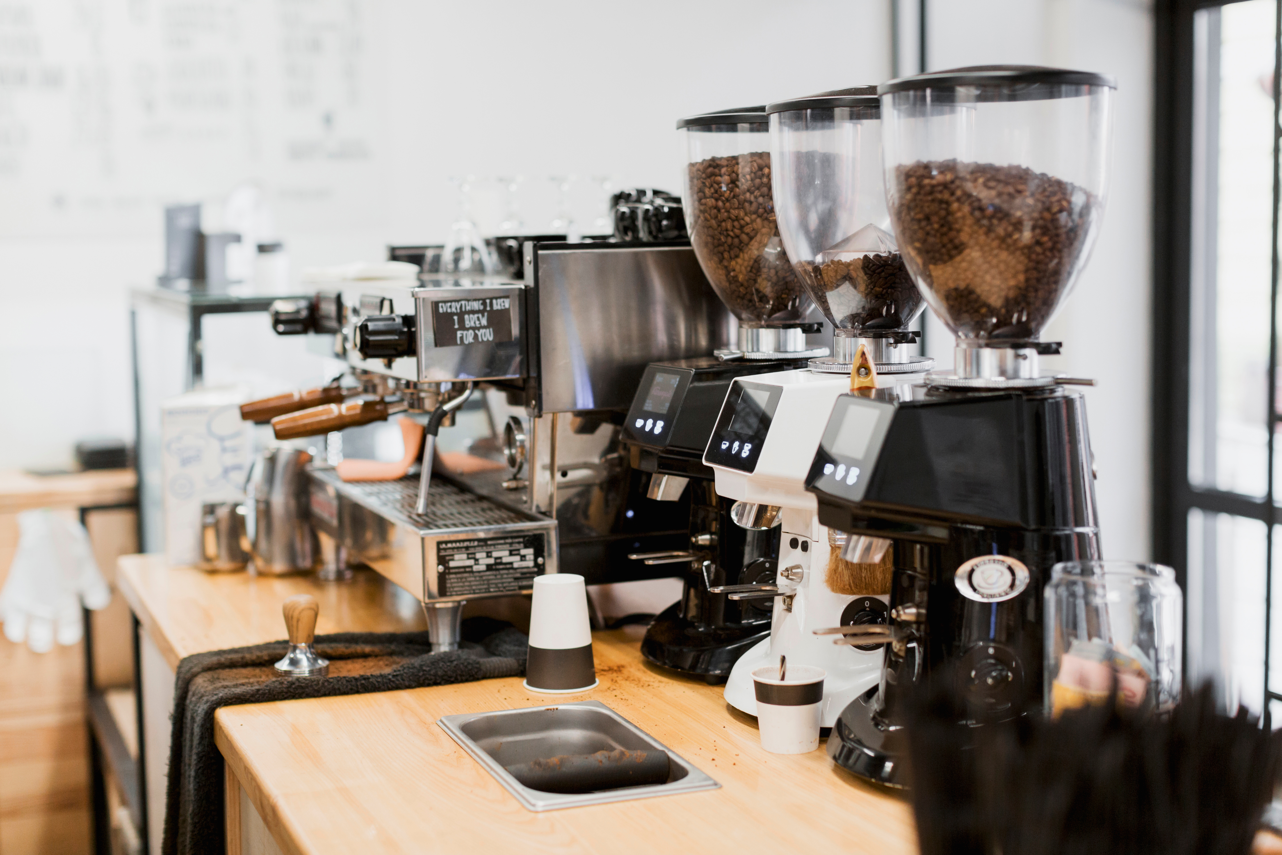 Interiorul unei cafenele moderne